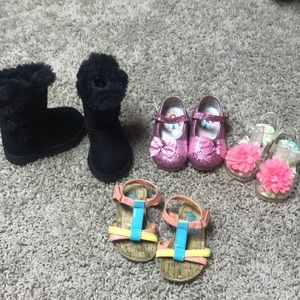 Toddler Sandler’s and boots read description